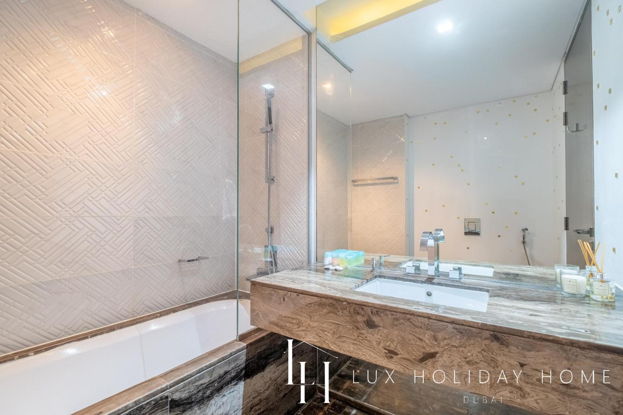 Lux - Lavish Suite With Full Palm Jumeirah View 1 Дубай Экстерьер фото